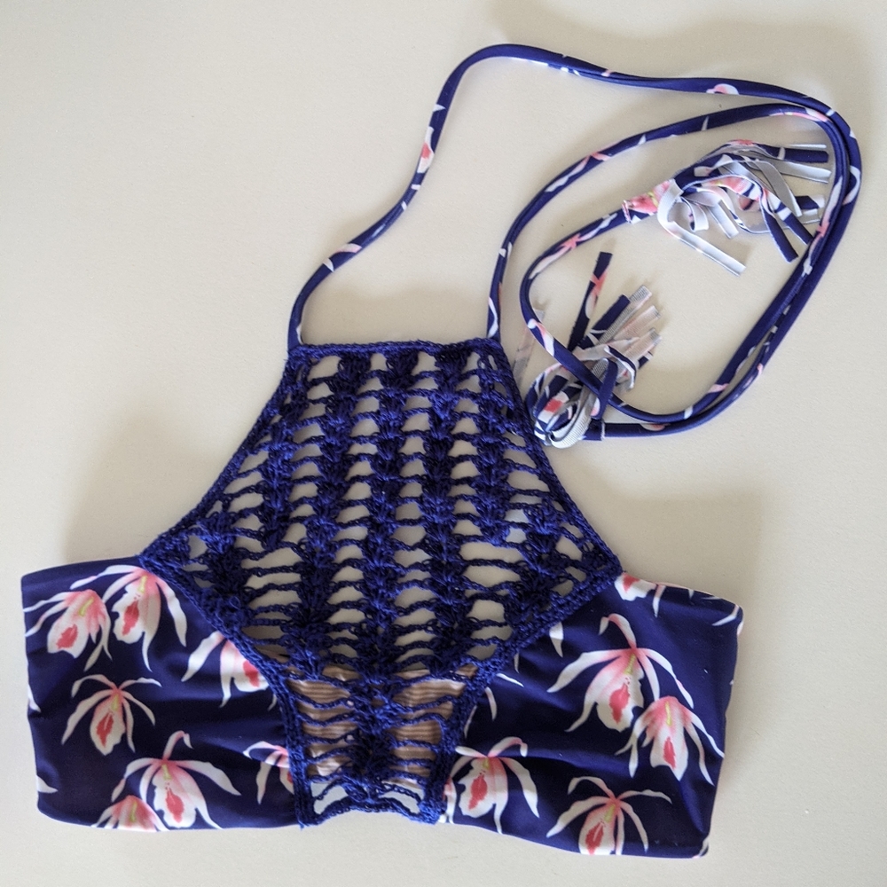 Acacia Panama Blue island Orchid top